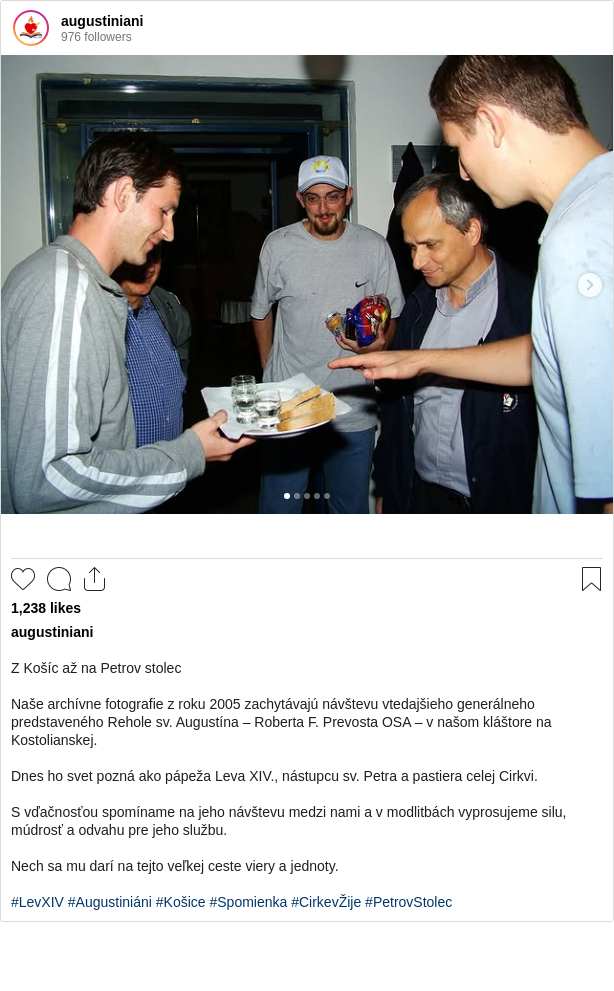 

Z Košíc až na Petrov stolec

Naše archívne fotografie z roku 2005 zachytávajú návštevu vtedajšieho generálneho predstaveného Rehole sv. Augustína – Roberta F. Prevosta OSA – v našom kláštore na Kostolianskej.

Dnes ho svet pozná ako pápeža Leva XIV., nástupcu sv. Petra a pastiera celej Cirkvi.

S vďačnosťou spomíname na jeho návštevu medzi nami a v modlitbách vyprosujeme silu, múdrosť a odvahu pre jeho službu.

Nech sa mu darí na tejto veľkej ceste viery a jednoty.

#LevXIV #Augustiniáni #Košice #Spomienka #CirkevŽije #PetrovStolec