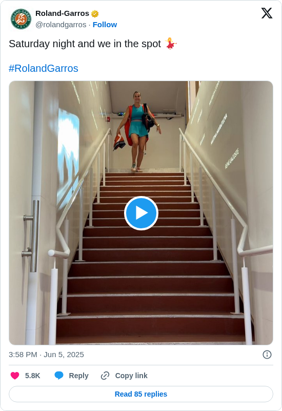Roland-Garros: Saturday night and we in the spot 💃

#RolandGarros https://t.co/iP5O5hxyCs