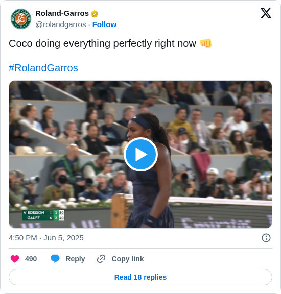 Roland-Garros: Coco doing everything perfectly right now 👊

#RolandGarros https://t.co/5ygTCby3G9