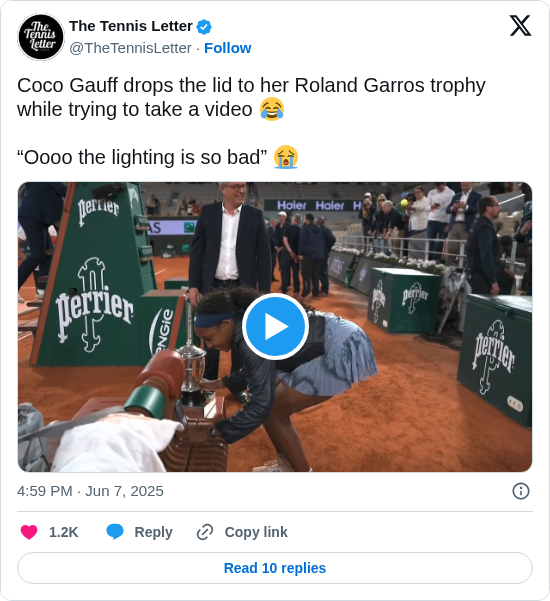 The Tennis Letter: Coco Gauff drops the lid to her Roland Garros trophy while trying to take a video 😂

“Oooo the lighting is so bad” 😭 

 https://t.co/u8uEyWXhXp