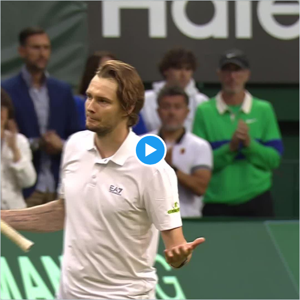 Pavvy G: Huge shock in Halle as unseeded Alexander Bublik takes out the defending champion and the World No 1 Jannik Sinner!

Bublik showed no fear, even serving underarm at times and Sinner seemed to struggle with his pace and variety of shots.

Well played Bublik!https://t.co/XUUzb7MxjP