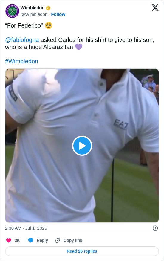 Wimbledon: “For Federico” 🥹

@fabiofogna asked Carlos for his shirt to give to his son, who is a huge Alcaraz fan 💜

#Wimbledon https://t.co/Hkns7rIx4G