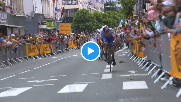 Tour de France™: ▶️ Relive the electric last km of stage 2 won by 🇳🇱 @mathieuvdpoel 💪

▶️ Revivez les derniers kilomètres explosifs de l'étape 2 remportée par 🇳🇱 @mathieuvdpoel 💪

#TDF2025 https://t.co/6SqPtLYuHx