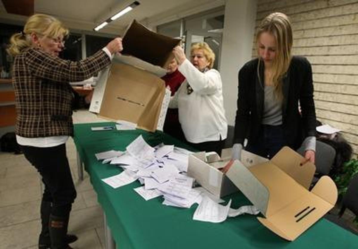 Poll: Ruling Smer would win election with 37.7 percent - The Slovak ...