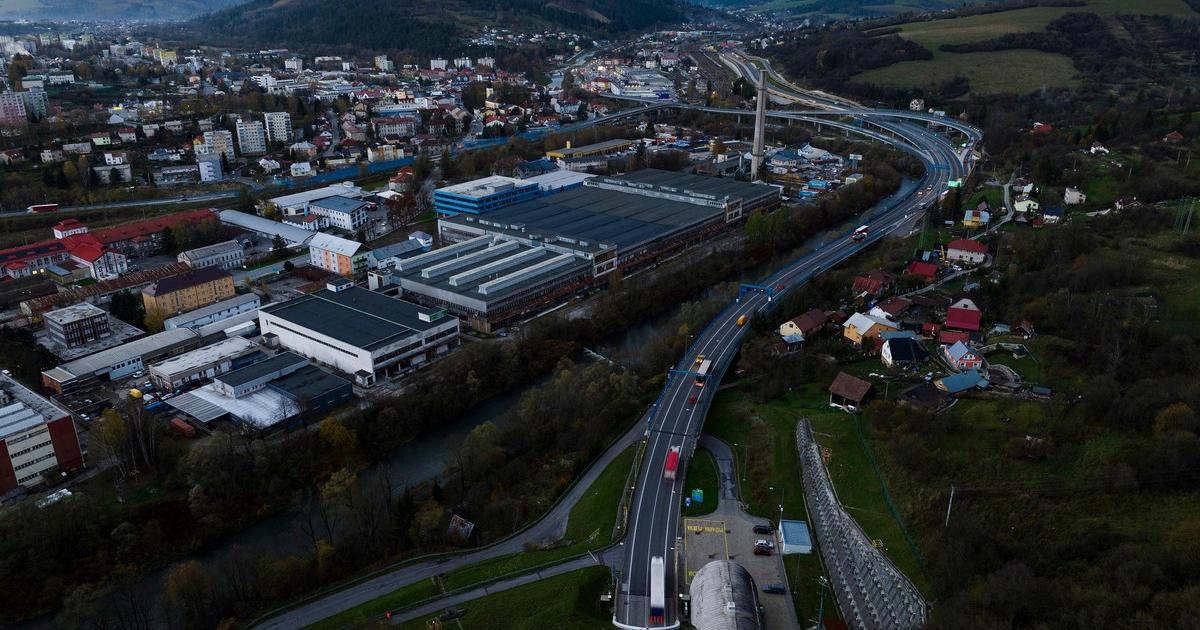 Slovakia pushes ahead with long-delayed motorway to Poland