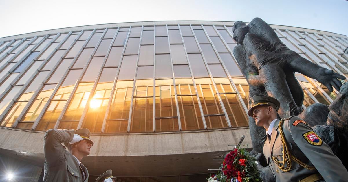 News digest: Defence Minister Kaliňák’s parties keep rolling — and costing