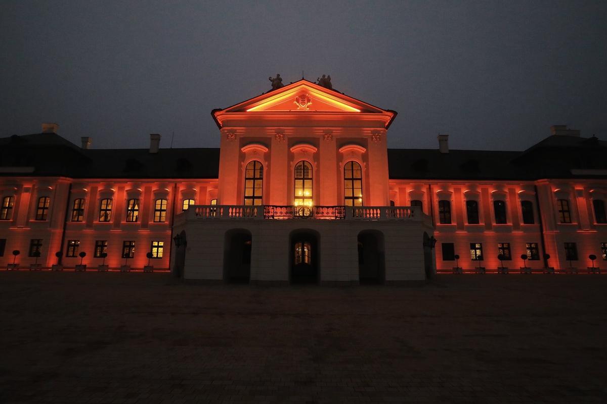The Presidential Palace lit in orange, to support the Orange the world! campaign.