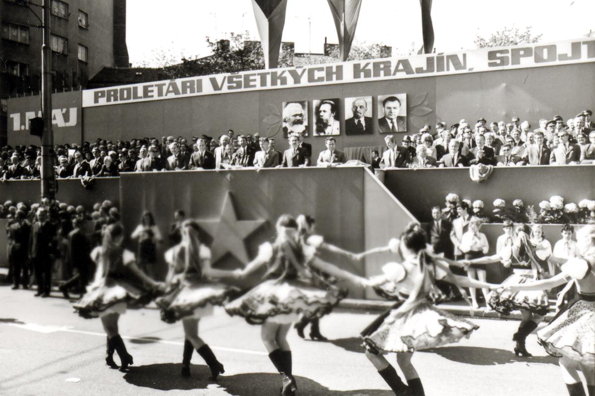 Before the fall of the communist regime in 1989, May Day celebrations were abused to glorify the communist rule as this historical photo shows. Nowadays, most people prefer to devote themselves to leisure activities. 