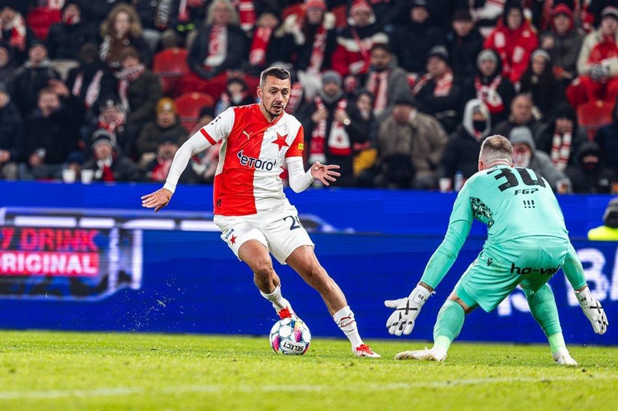 Náš reprezentačný útočník v službách Slavie Praha Ivan Schranz.