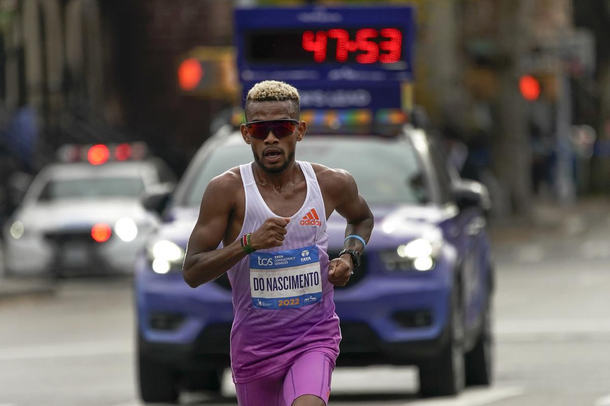 Daniel Do Nascimento počas maratónu v New Yorku v roku 2022.
