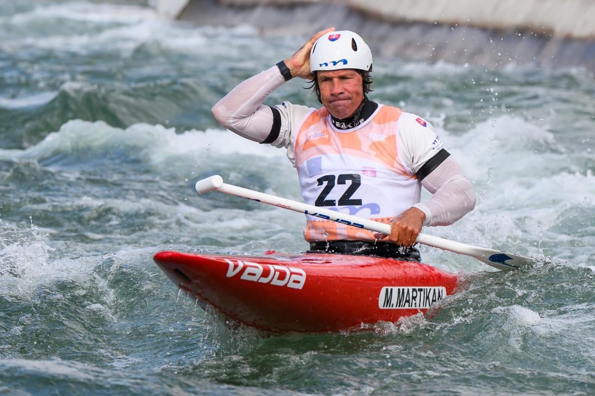 Na snímke slovenský vodný slalomár Michal Martikán v cieli finálovej jazdy v kategórii C1 na majstrovstvách Európy vo vodnom slalome vo francúzskom Vaires-sur-Marne pri Paríži 17. mája 2025.