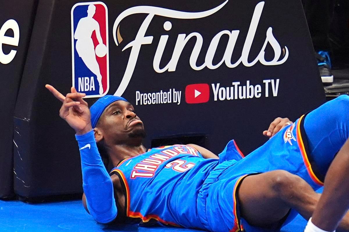 Shai Gilgeous-Alexander (2) bol jedným zo strojcov víťazstva nad Indianou Pacers v druhom finále NBA.
