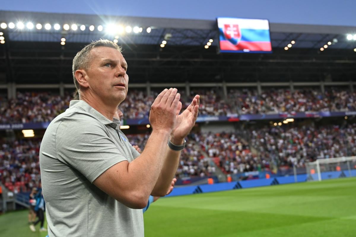 Na snímke tréner Slovenska Jaroslav Kentoš počas zápasu základnej A-skupiny Slovensko - Taliansko.