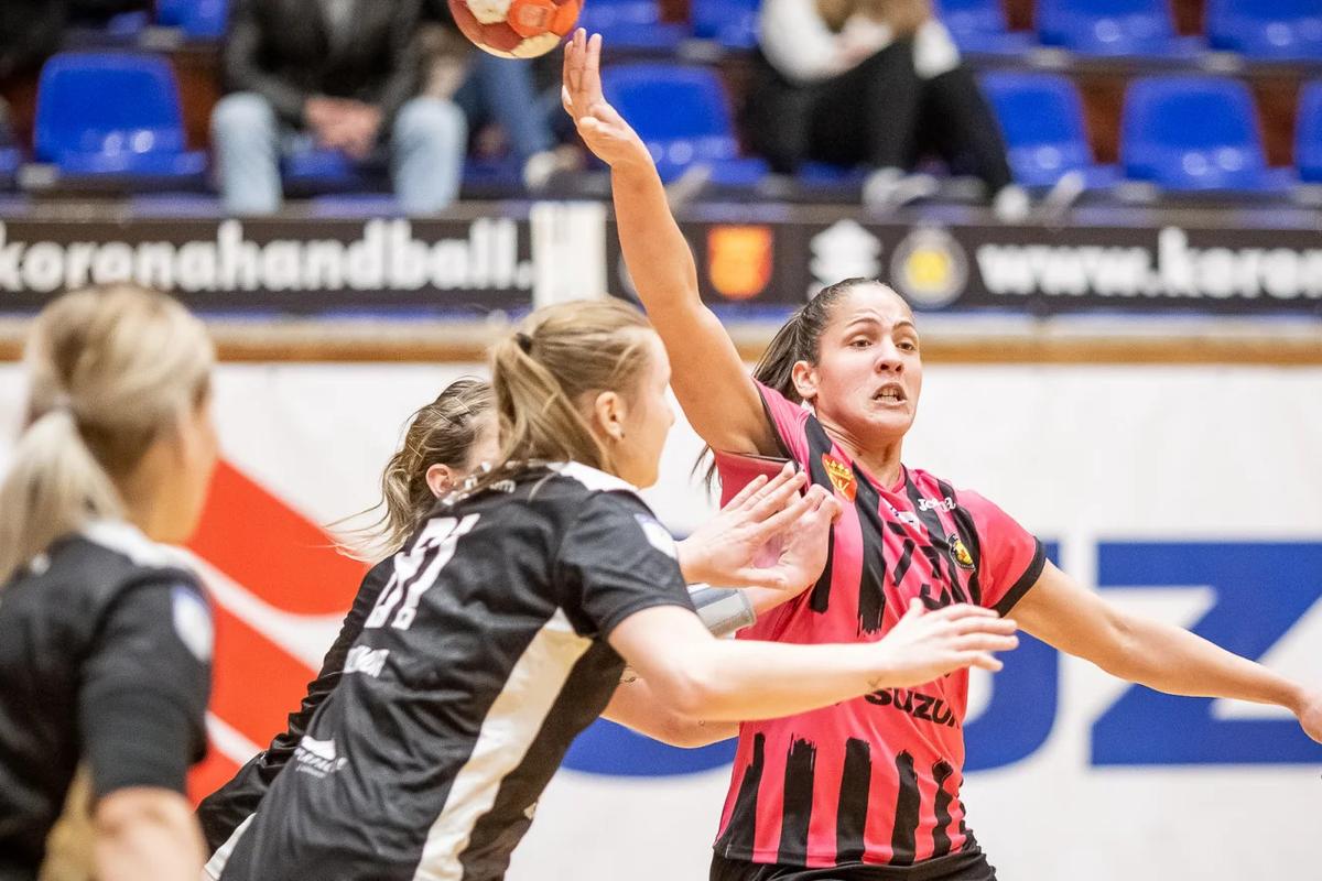 Juliane Costová Pereirová (vpravo) bude treťou Brazílčankou v súčasnom kádri hádzanárok MŠK Iuventa Michalovce, úradujúcich majsteriek SR.