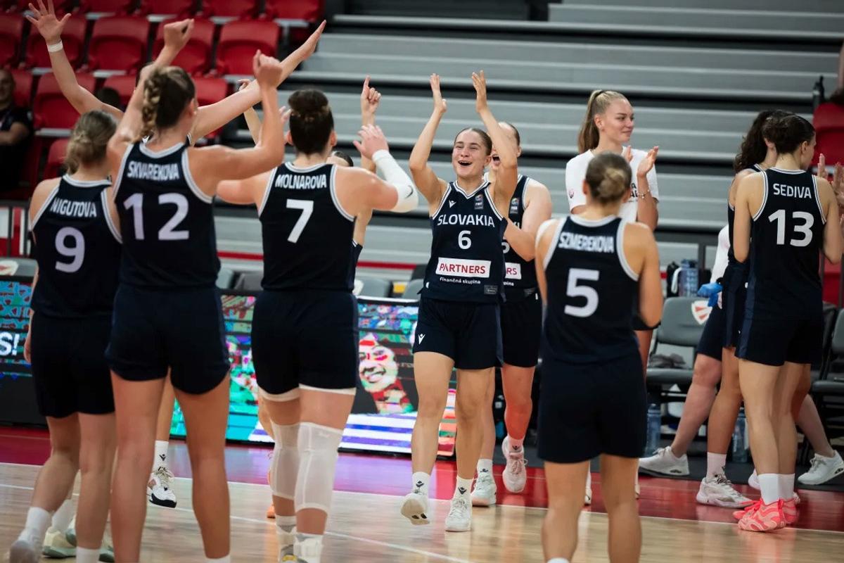 Takto sa radovali mladé basketbalistky Slovenska v Miškovci po víťazstve nad Gréckom v zápase o 5. miesto.