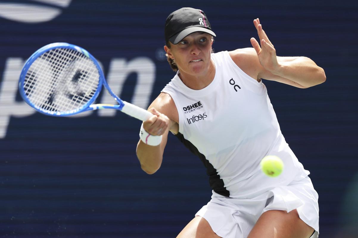 Iga Swiateková počas osemfinálového zápasu na US Open.