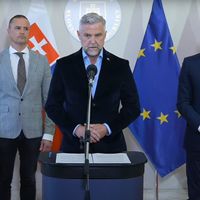 Ukážte rozstrieľané brucho.