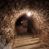 Slovenský "Mordor": Podzemný labyrint plný vína, bosoriek a atómových krytov, o ktorom vedel len málokto