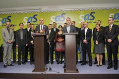 SaS MPs lined up to express their united opposition to the eurozone bailout schemes.