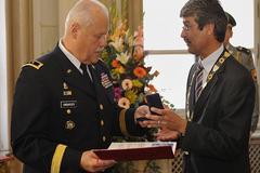 Mayor Milan Ftáčnik grants honorary citizenship to Major General R. Martin Umbarger.