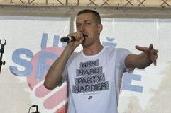 Slovak rapper Vec would finely contribute to the quotas of Slovak music to be obligatorily played on radios. 