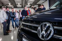 VW trade unions rally against newcomers’ benefits