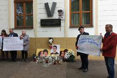 Members of the EU-Russia Civil Society Forum paid tribute to Jan Kuciak and Martina Kusnirova in Bratislava, May 7, 2019. 