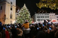 Last Friday, the Christmas tree in the Hlavné Námestie square was lit to open this year's Christmas market.