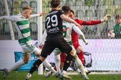 Tomáš Bobček (vľavo) a jeho gól do siete Piastu.