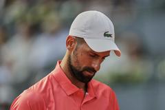 Novak Djokovič sa na antuke zatiaľ trápi. Po dvoch zápasoch má na konte dve prehry.
