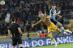 Danylo Ignatenko (Slovan) a Matej Trusa (DAC) počas 7. kola nadstavbovej časti futbalovej Niké ligy skupiny o titul.