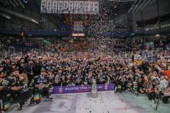 Hráči HC Košice sa tešia z dvanásteho majstrovského titulu v histórii klubu.
