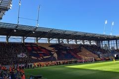 V druhom polčase sa fanúšuikovia Spartaka prezentovali veľkoplošným pirátom. Bol v červeno-čiernych farbách a s nápisom Zo Žitného ostrova do Európy. 