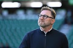 Vo Wolfsburgu vyhodili z realizačného tímu otca so synom, Ralph Hasenhüttl si odnesie tučný balík 