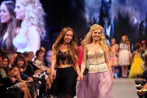 Designer Jana Pištejová (L)and TV presenter/host Zlatica Puškárová.