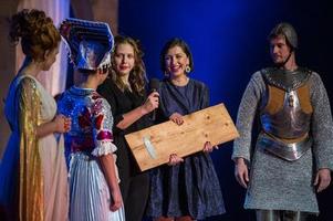 Veronika Pavelková (centre left) a Lýdia Petrušová (centre right)receive Dosky for the concept of their performance in the Elledanse theatre.