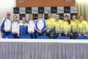Fed Cup - Slovakia (L-R) Hantuchová, Čepelová, Cibulková, Schmiedlová, coach Matej Lipták, Australian coach Alicia Molik, Stosur, Rodionova, Birrell, Dellacqua, 