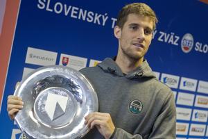 Kližan shows his trophy at home