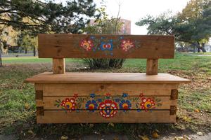 Folk bench