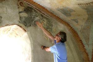 Restoration of an early-Gothic church in Čerín