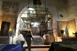 Restoration of an early-Gothic church in Čerín