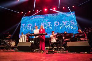 Radio_Head Awards 2017; Debut of the Year: Tolstoys - Botanika. 