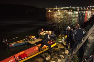 Putting the wreaths on boats