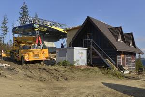 The new ski lift in Strachan Centrum is built.