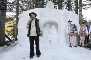Chalet manager, mountian bearer and author of the sculpture, Peter Patras Sr.