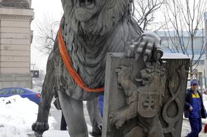 In 2009 the lion was moved to Eurovea to accompany the copy of the M. R. Štefánik sculpture.