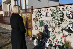 Visiting the improvised memorial to Ján Kuciak and Martina Kušnírová in Veľká Mača. 