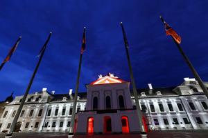 Presidential Palace dressed in Belarusian colours on August 18.