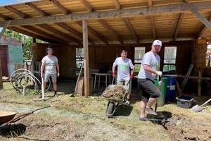 Volunteers in Hrubý Šúr, near Senec