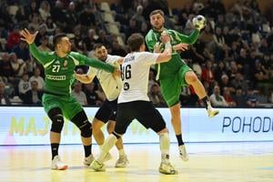 Na snímke zľava hráč Maďarska Bence Bánhidi, hráči Slovenska Jakub Prokop, Matúš Moravčík a hráč Maďarska Zoran Ilic .